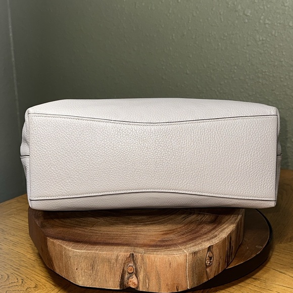 COACH Bay Tote *HTF Color* - Picture 5 of 16